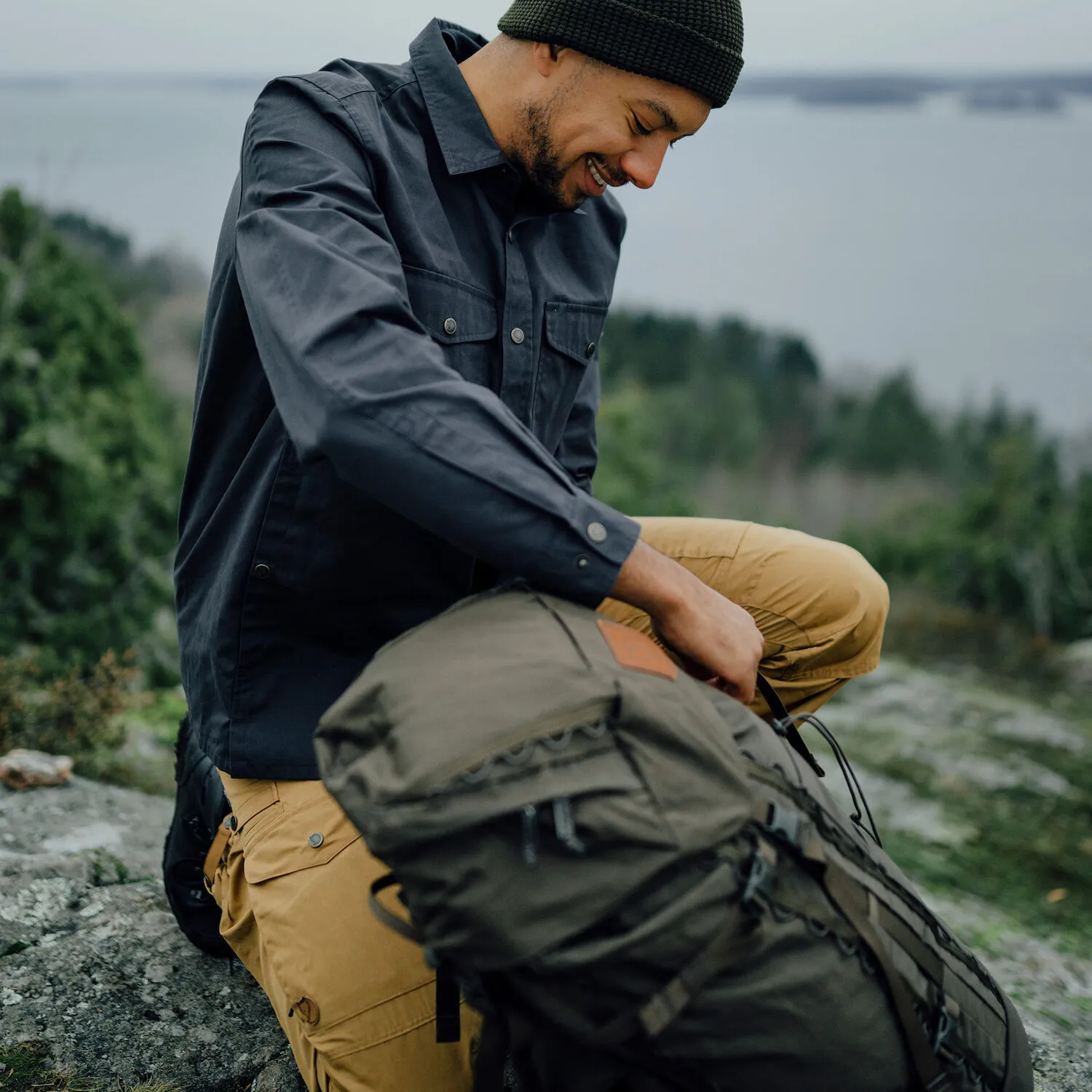 Fjällräven Men&#x27;s Vidda Pro Trousers (2022) Laurel Green/Deep Forest | Buy Fjällräven Men&#x27;s Vidda Pro Trousers (2022) Laurel Green/Deep Forest here | Outnorth